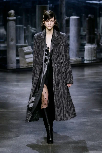 Look 49